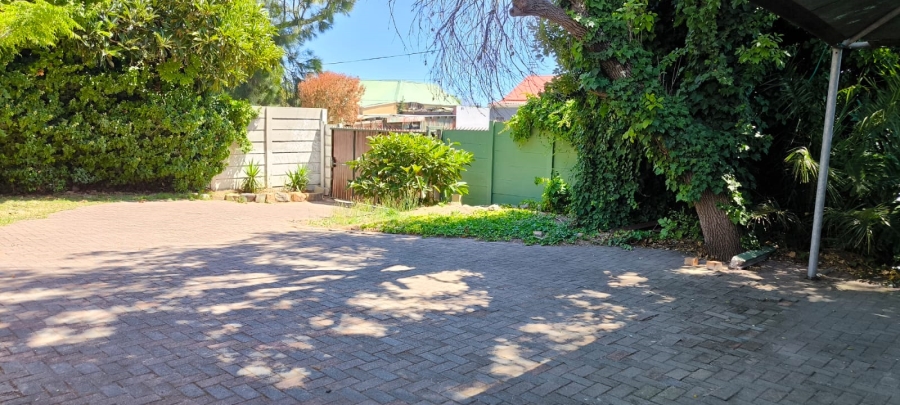 5 Bedroom Property for Sale in Wynberg Western Cape